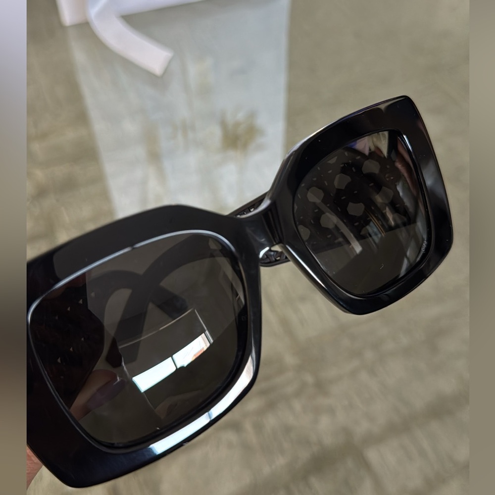 Dior Black Oversized Sunglasses with Geometric Cutout - Picture 5 of 9